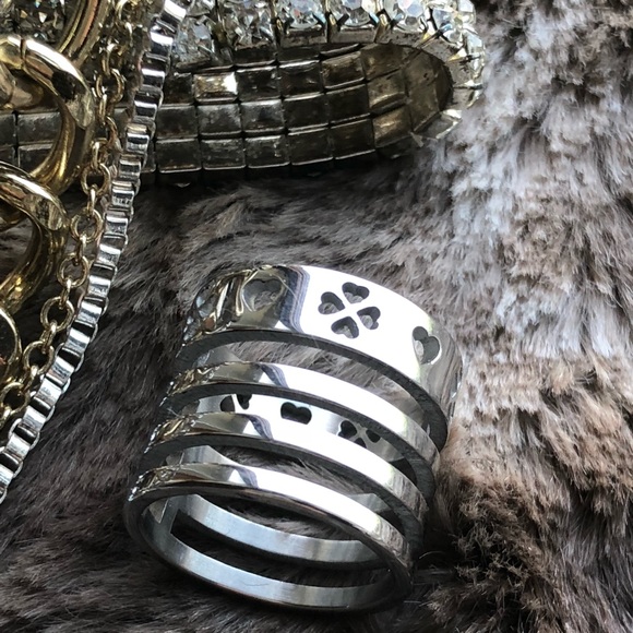 Silver Heart four leaf clover ring - Picture 4 of 5